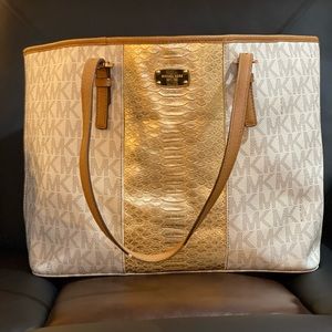 Large Michael Kors signature Tote. Gold and White